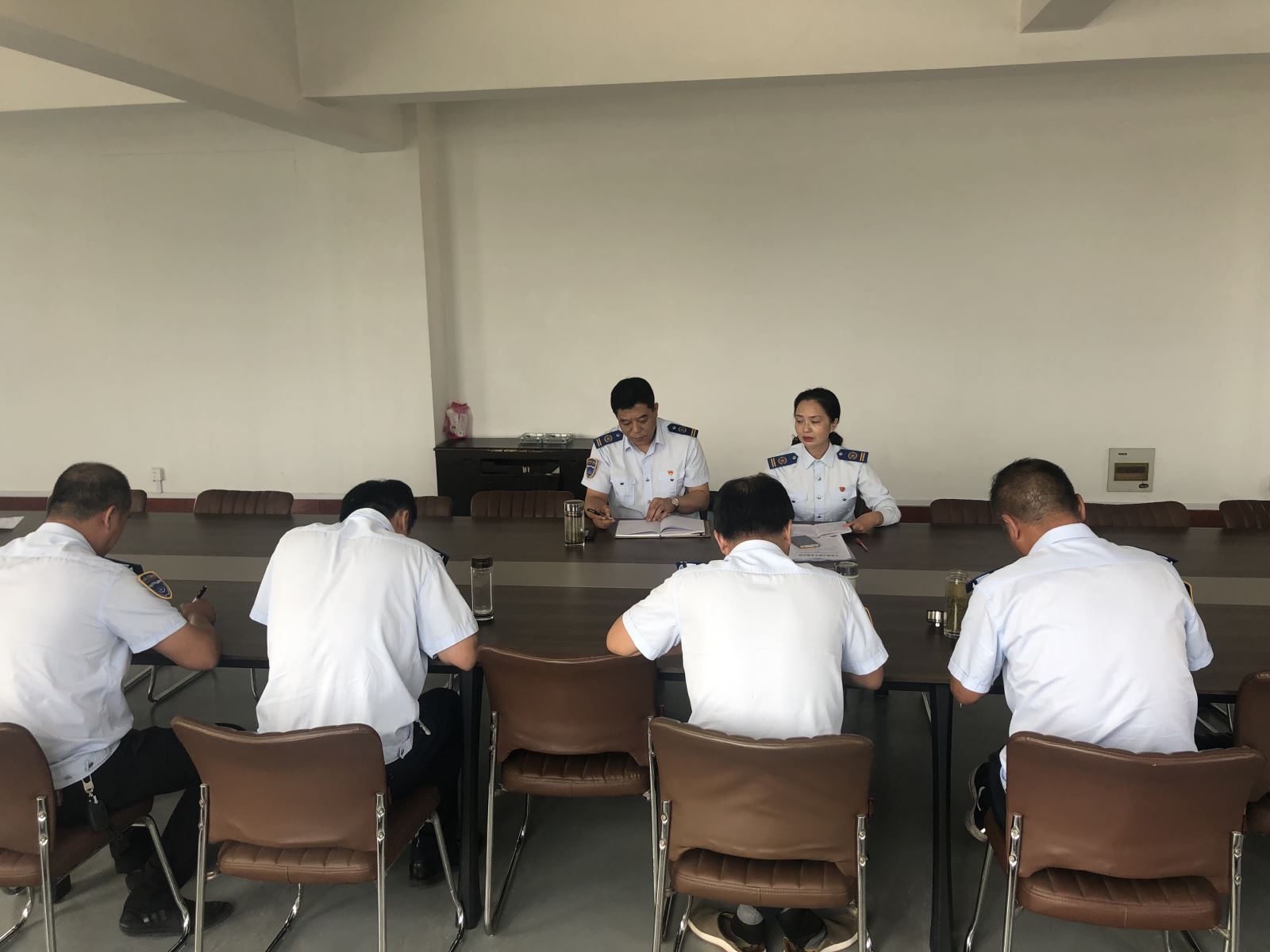 公交集團(tuán)公交事業(yè)一部召開先學(xué)先改“三個(gè)一”會議